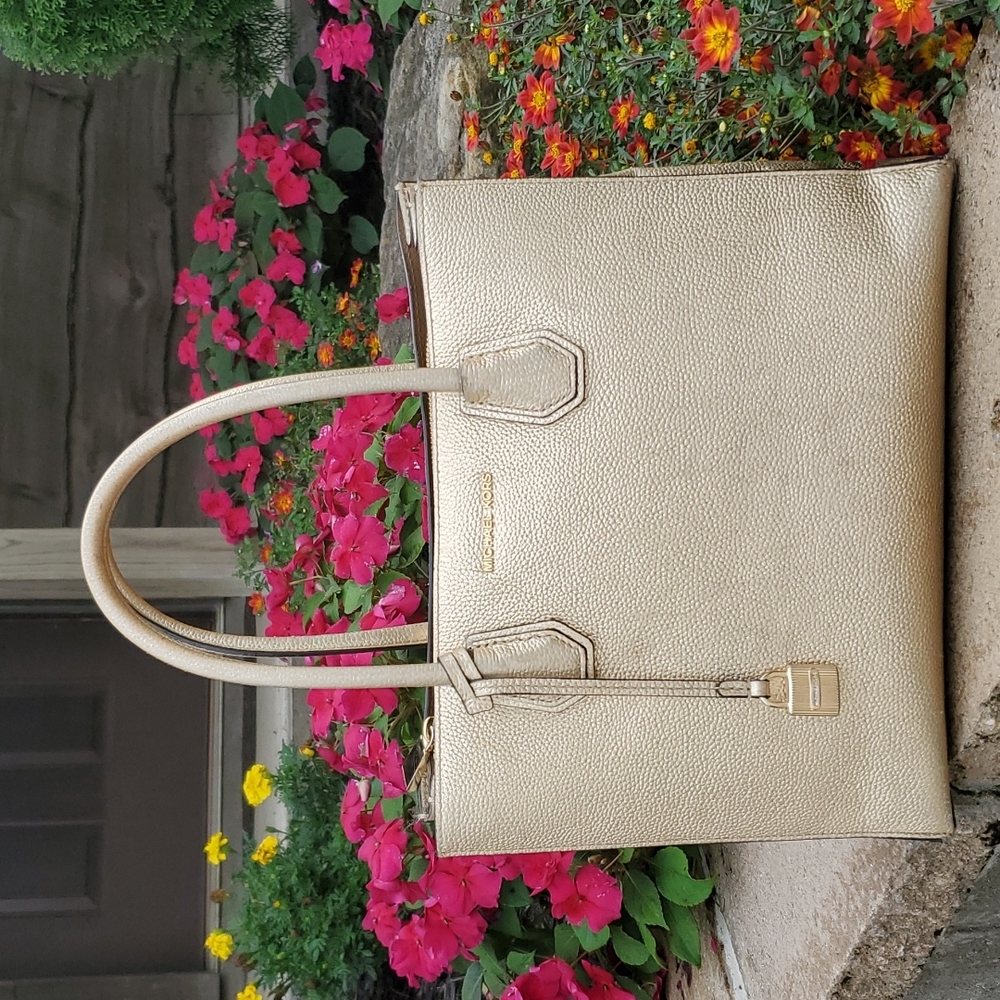 Michael Kors purses, hand bag